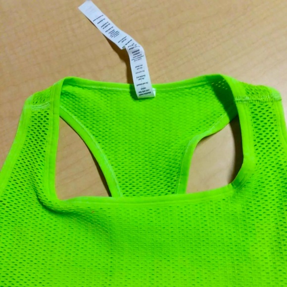 NWT! ALO Yoga! Glow stick Green Sports Bra S - Picture 2 of 4